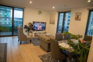 a living room with a couch and a tv at Jgb 2-Bed Apartment in London in London
