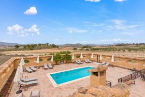 una imagen de una villa con piscina en Beautiful finca with private pool near Jumilla, en La Zarza