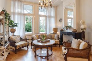 Gallery image of Charming and Historic Veranda Home in Zandvoort +44 photos