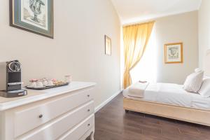 Postel nebo postele na pokoji v ubytování Daplace - La Mongolfiera Rooms in Navona