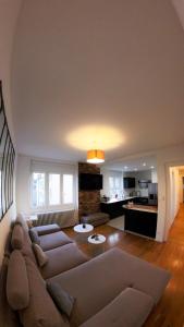 a living room with a couch and a kitchen at * Hammam * Superbe Appartement * Neudorf in Strasbourg
