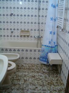 A bathroom at B&b La Giara