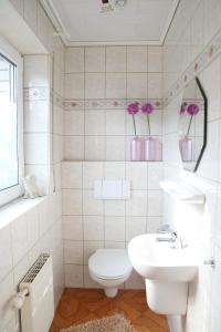 Koupelna v ubytování Schönes Zimmer in Vechta mit Küche Self-Check-In
