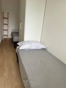 Cama o camas de una habitación en Appartamento Lido degli Estensi a 100 mt dal mare e dal centro