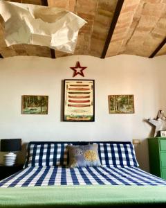 a bedroom with a bed with a star on the wall at Terracielo Ramona B&B Homestay Penne in Penne