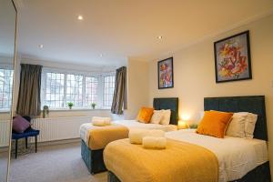 a bedroom with two beds with yellow sheets at Southampton 3 Bedroom Luxury House in Southampton