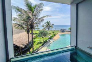 Bazén v ubytování Wyndham Tamansari Jivva Resort Bali nebo v jeho okolí