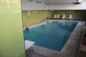 Bazén v ubytování S215 Apartamento Las Dunas Oliva Nova nebo v jeho okolí