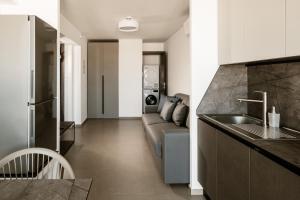 Kuchyň nebo kuchyňský kout v ubytování The Sliema Suites