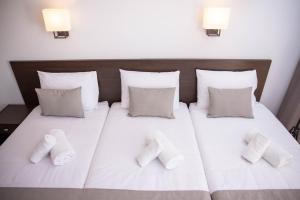 Postel nebo postele na pokoji v ubytování RVHotels GR92