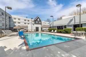 a swimming pool in the courtyard of a building at Country Inn & Suites by Radisson, Atlanta Airport South, GA in Atlanta