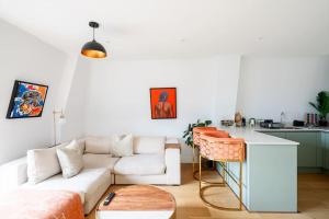 a living room with a couch and a table at Beautiful & Contemporary Watford Retreat in Watford