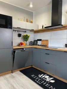 A kitchen or kitchenette at Apartamenty Pod Zamkiem