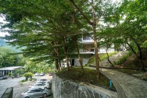 สวนหย่อมนอก Studio with forest view - Zen Space by Lofty
