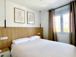 a bedroom with a bed and a window at Perseo by Albir Proper Properties in Albir