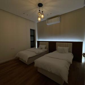 Posteľ alebo postele v izbe v ubytovaní شاليهات سيليا الفندقية