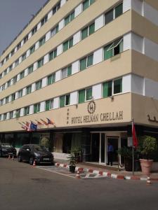 un hotel frente a un edificio en Helnan Chellah Hotel, en Rabat