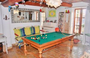 Τραπέζι μπιλιάρδου στο Superbe mas proche centre-ville