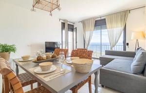 Ruang duduk di 2 Bedroom Amazing Apartment In Mojácar