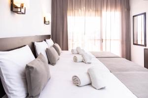 Postel nebo postele na pokoji v ubytování RVHotels GR92