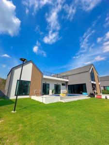 Το κτήριο όπου στεγάζεται  η βίλα