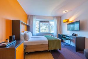 Postel nebo postele na pokoji v ubytování Amrâth Airport Hotel Rotterdam