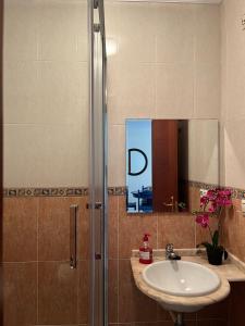 a bathroom with a sink and a mirror at Casa das Sereas in Laxe