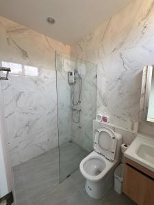 Ένα μπάνιο στο TRE Khaoyai Pool Villa ทรีเขาใหญ่ พูลวิลล่า