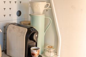 Kaffi- og teaðstaða á Tiny House Chez Claudine - Relaxen, Workspace, Nähe Thermen, Netflix, free Parking & Wifi