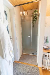 Mynd úr myndasafni af Tiny House Chez Claudine - Relaxen, Workspace, Nähe Thermen, Netflix, free Parking & Wifi í Brugg