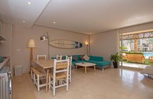 Kuchyň nebo kuchyňský kout v ubytování Ollystays Mangroovy 2 BR Beach and Pool Free access + 37 fotografií