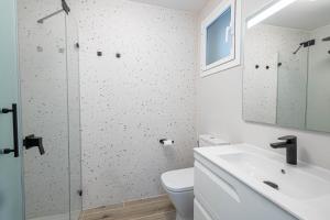 Hauzify I Apartaments Can Pi的一间浴室