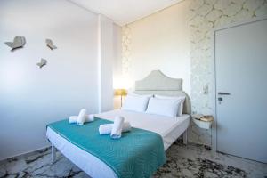 Postel nebo postele na pokoji v ubytování Zante Harbour Suites with free gym services by "elite"