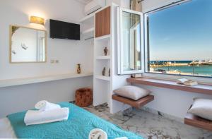 Postel nebo postele na pokoji v ubytování Zante Harbour Suites with free gym services by "elite"