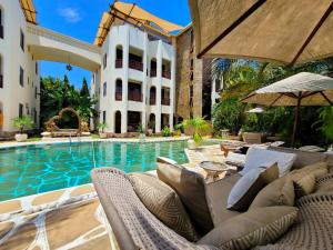 - l'image d'une piscine dans une villa dans l'établissement Elegant & Peaceful Apartment, à Galu