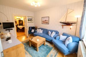 Televisyen dan/atau pusat hiburan di Landjägerhaus am Südstrand - Wohnung 4 + 5