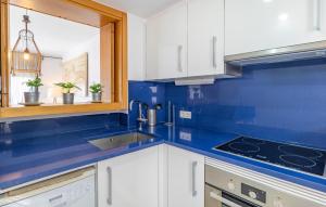 Dapur atau dapur kecil di 2 Bedroom Amazing Apartment In Mojácar +10 gambar