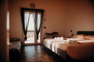 two beds in a room with a window at Azienda Agricola Saint Hubert in Cantalupo Ligure