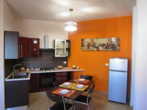 Kuchyň nebo kuchyňský kout v ubytování Cozy apartment in Gagliano del Capo 60 m² with spacious balcony