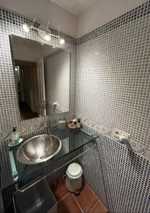 a bathroom with a sink and a mirror at Casa Chus, cerca de la playa in Los Pocillos +5 photos
