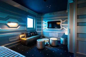 TV a/nebo společenská místnost v ubytování Hôtel Station Cosmos