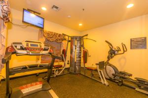 Fitness centrum a/nebo fitness zařízení v ubytování Howard Johnson by Wyndham Oklahoma City OKC Airport, Fairgrounds, I40
