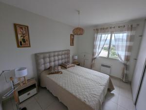 Ένα ή περισσότερα κρεβάτια σε δωμάτιο στο Les Terrasses De Vignola