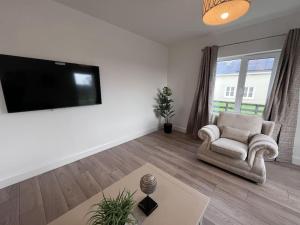 Televisyen dan/atau pusat hiburan di Modern Dunboyne Home