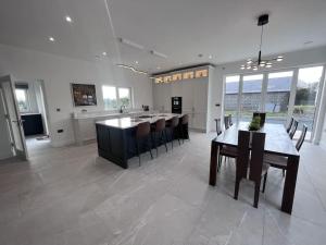 Köök või kööginurk majutusasutuses Modern Dunboyne Home