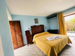a bedroom with a bed with two towels on it at Agriturismo Gallo in Cortemilia