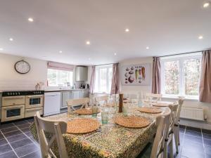 a dining room with a table and chairs in a kitchen at Waldegrave Barn in Hartest
