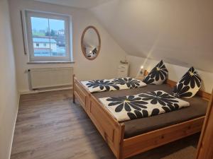 a bedroom with two beds and a window at Ferienwohnung Ingrid in Kressbronn am Bodensee
