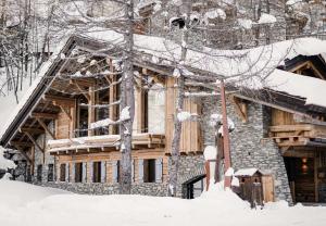 a home under construction in the snow at Résidence Cahokia - Chalets pour 13 Personnes 464 in Val-d'Isère