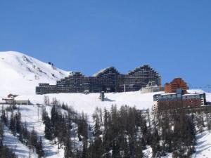 a building on top of a snow covered mountain at Résidence Diamant - Studio pour 4 Personnes 114 in Aime-La Plagne